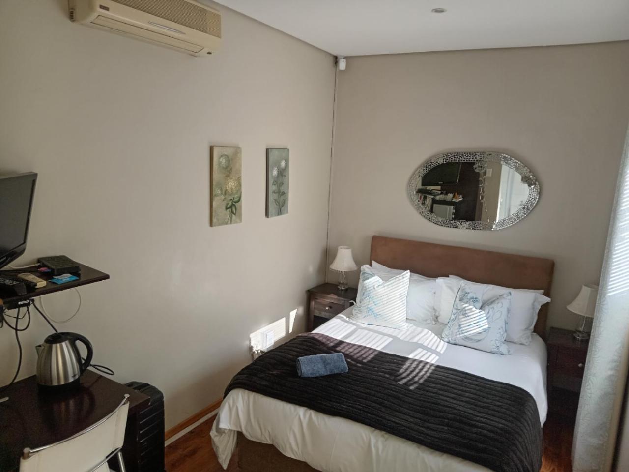 Urban Manor Bed & Breakfast Порт Елизабет Екстериор снимка