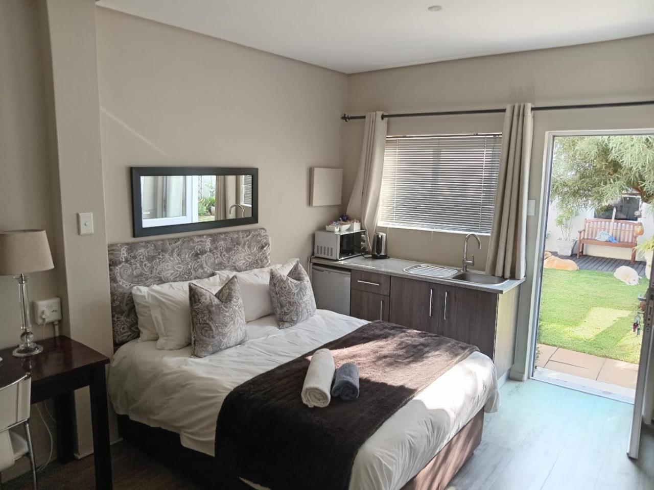 Urban Manor Bed & Breakfast Порт Елизабет Екстериор снимка